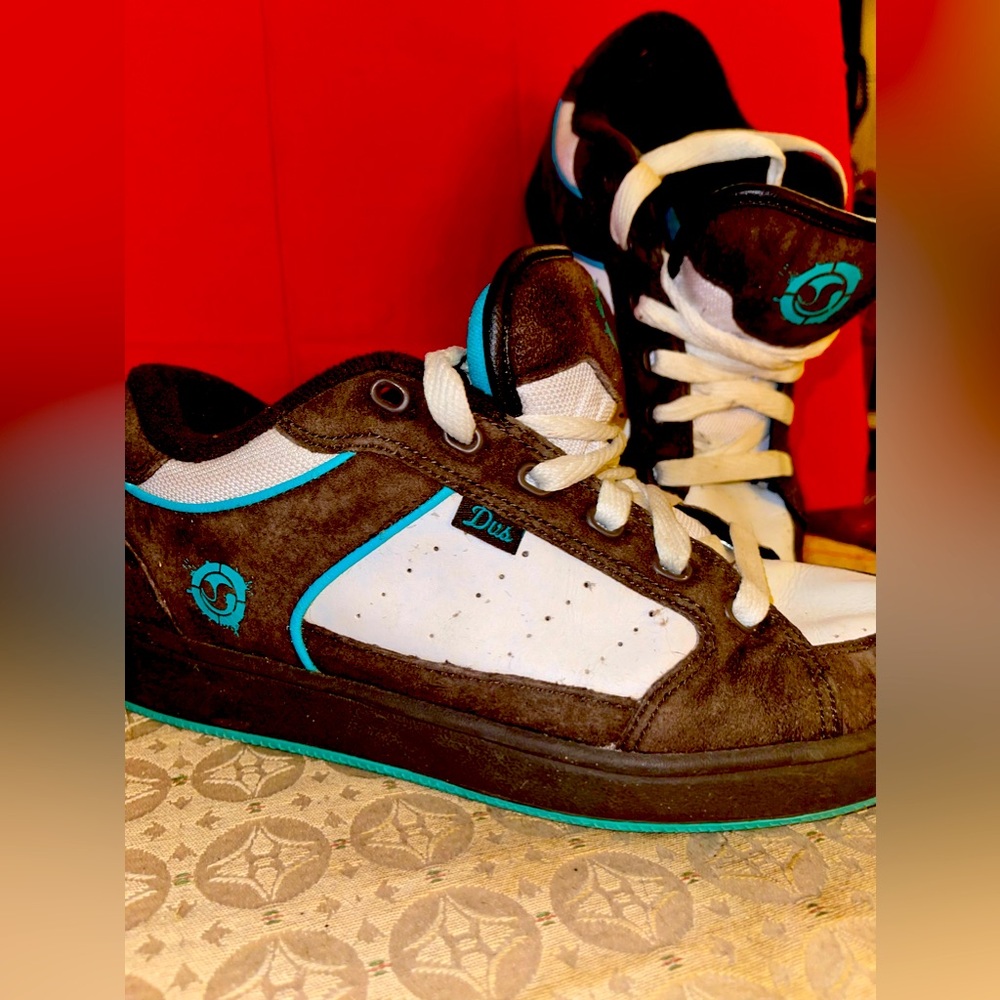 EUC DVS Sapphire Skater Sneaker.  Size 9Womens.